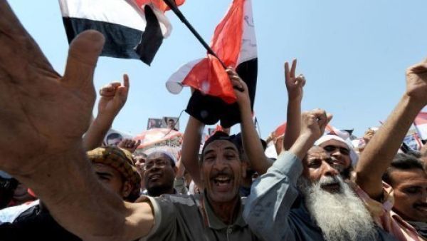 Supporters of ousted Egyptian president Mohamed Morsi demonstrate after Friday prayers in Cairo on July 26, 2013 (AFP)