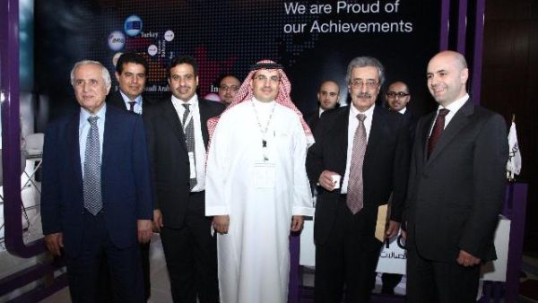 وزير الاتصالات البناني لدى زيارته الملتقى العربي للاتصالات والإنترنت وزير الاتصالات البناني لدى زيارته الملتقى العربي للاتصالات والإنترنت