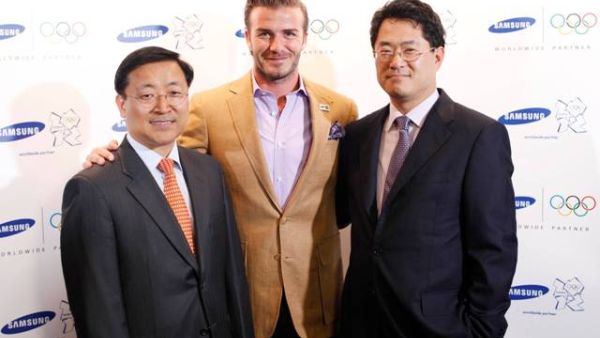 Samsung executives with David Beckham Samsung executives with David Beckham