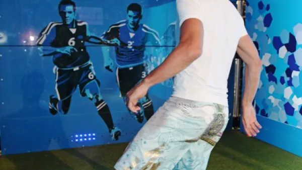 Soccer Circus pass and receive player