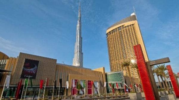 Dubai is planning to build a temperature-controlled city featuring the world’s largest mall and an indoor park, as well as hotels, health resorts and theaters, the developer said. Dubai is planning to build a temperature-controlled city featuring the world’s largest mall and an indoor park, as well as hotels, health resorts and theaters, the developer said.