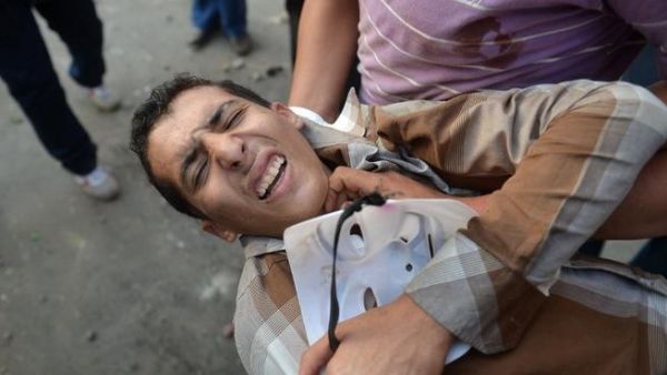 The wounded carried away from Tahrir after the clashes on Friday