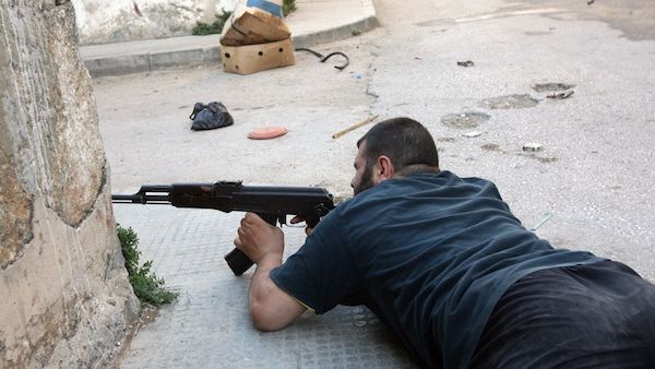A fighter takes position in the al-Qobee neighborhood of the city of Tripoli, Lebanon on Monday. AFP Photo