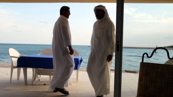 موضوع النزاع تتلخص في أن موكلينا قاما بشراء عدد من الفلل من شركات للاستعمال الشخصي أو للاستثمار، ودفعا ما يزيد على مليوني دينار بحريني لصالح الشركات 