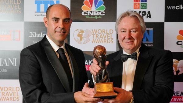 Alejandro Bernabé, the hotel's General Manager, receiving the award