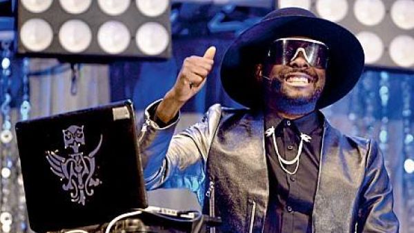 What's a superstar to do without his MacBook power charger? (Image: Facebook)