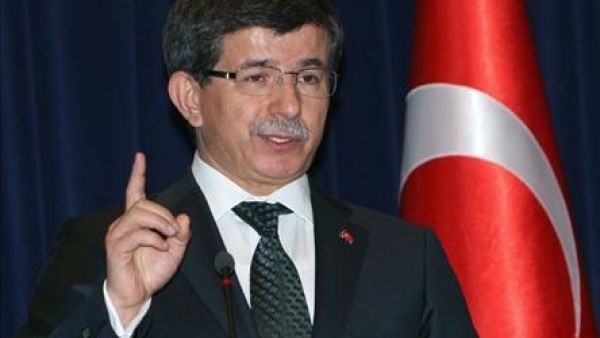 Turkey's Foreign Minister Ahmet Davutoglu landed in Baghdad Sunday to renew "chilled" ties with Baghdad (Courtesy of World Bulletin)