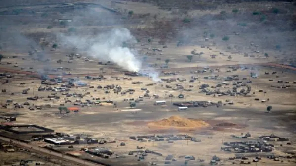 احتراق منزل في منطقة ابيي السودانية المتنازع عليها بين الشمال والجنو
