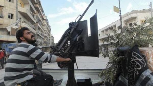 مقاتل من الجيش السوري الحر في حلب