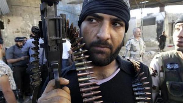 احد مقاتلي الجيش السوري الحر في حلب
