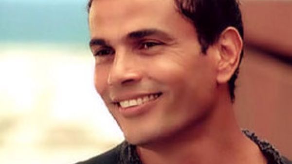 All smiles: Amr Diab happy with 1 mill followers. (Image: Facebook)