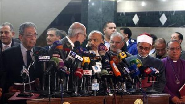 ارشيف/ محمد البرادعي والى يساره عمرو موسى خلال مؤتمر صحفي لزعامات جبهة الانقاذ ارشيف/ محمد البرادعي والى يساره عمرو موسى خلال مؤتمر صحفي لزعامات جبهة الانقاذ