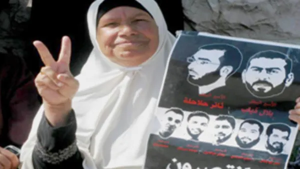 اسيران فلسطينيان مضربان عن الطعام رغم اتفاق انهاء الاضراب 