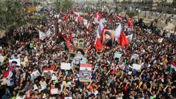 عراقيون يتظاهرون في مدينة الصدر دعما للشيعة في البحرين 