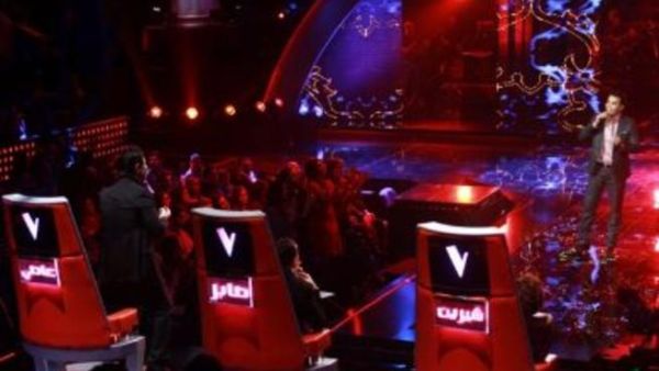 Finalist Murad Buriqi gets Assi on his feet (Photo: The Voice)