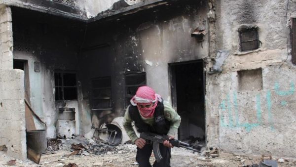 مقاتل من الجيش الحر في حلب