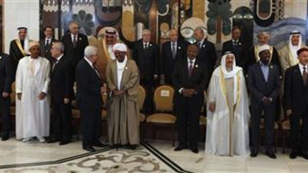 القادة العرب قبل الجلسة الافتتاحية للقمة العربية في بغداد
 القادة العرب قبل الجلسة الافتتاحية للقمة العربية في بغداد