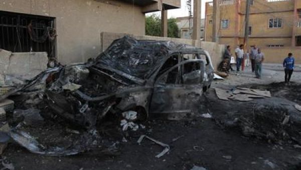 موقع تفجير في بغداد يوم الإثنين. 
