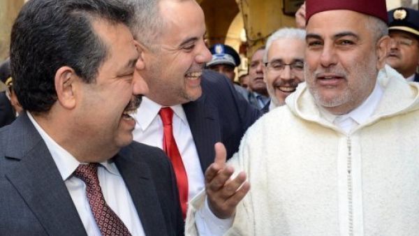 عبد الإله ابن كيران (يمين)