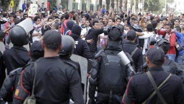 احتجاج للطلاب امام جامعة القاهرة
