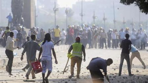 اشتباكات بين مؤيدين ومعارضين لمرسي في القاهرة
