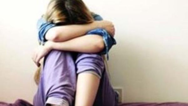  "زبون خليجي" يخلص امرأة عربية من العمل في الدعارة  