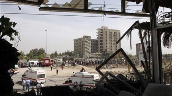 صورة من داخل منزل مدمر لموقع تفجير في دمشق 
 صورة من داخل منزل مدمر لموقع تفجير في دمشق