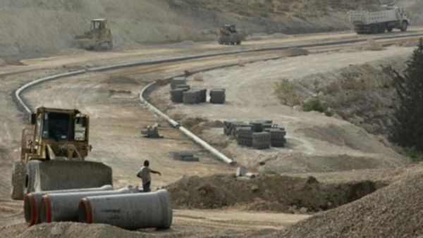 اسرائيل تمضي بالاستيطان