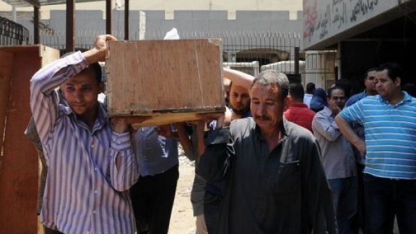 مقتل 37 موقوفا يعيد المخاوف على حقوق الانسان بمصر
