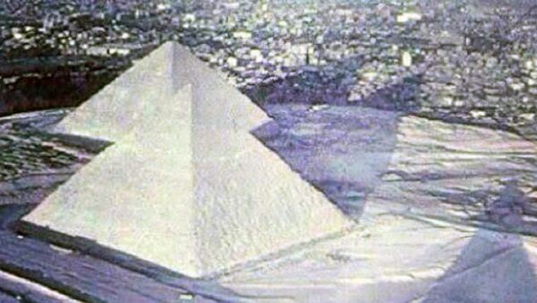 Snow on the pyramids, what?! Everything in Egypt, including the entertainment industry, pretty much stopped for three days as the shock and stress of a snow covered country set in. (Image: Twitter)