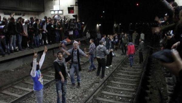 كان ساتقو السكك الحديدية أعلنوا الأسبوع الماضي إضرابا شاملا للمطالبة بزيادة حوافز مالية خاصة بهم فقط