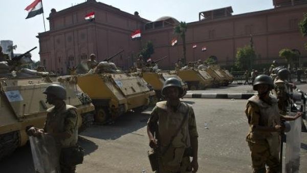 جنود مصريون في ميدان التحرير
