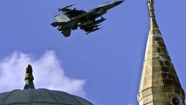 طائرة اف 16 فوق اسطنبول
