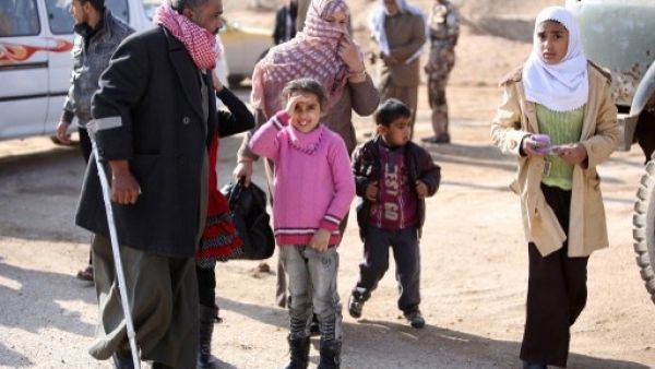 Iraqi civilians flee Fallujah ahead of the government forces' planned attack (Ahmad Al Rubaye/AFP)