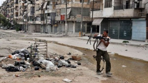 مقاتل من المعارضة في حلب
