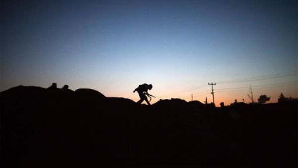 مقتل 20 معارضا للاسد في معارك قرب مطار دير الزور 