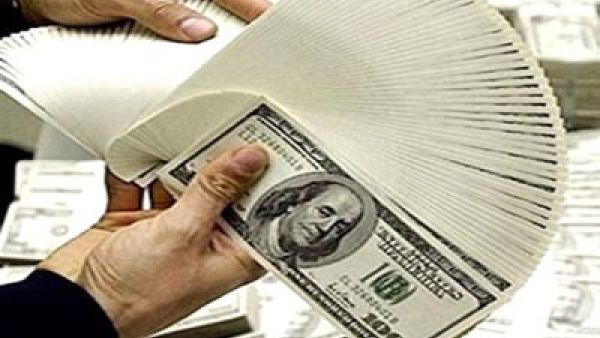 Analysts have already pointed fingers at the dollar for the decline in prices of commodities like precious metals, corn and oil in recent weeks.
Analysts have already pointed fingers at the dollar for the decline in prices of commodities like precious metals, corn and oil in recent weeks.