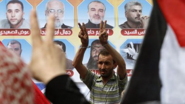 الاسرى المحررون يعلنون اضرابا عن الطعام  الاسرى المحررون يعلنون اضرابا عن الطعام