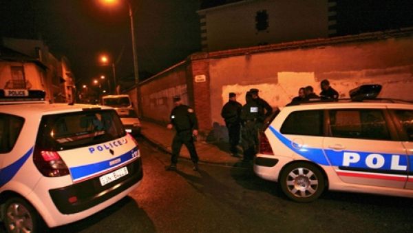 الشرطة الفرنسية تداهم منزلا يختبئ فيه المشتبه به في الهجوم
