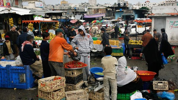 Vegetable Sellers Replace Un-bathed Masses.