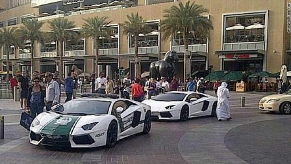 سيارة شرطة في دبي