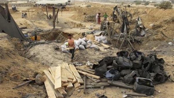 اثار دمار خلفته احدى الغارات