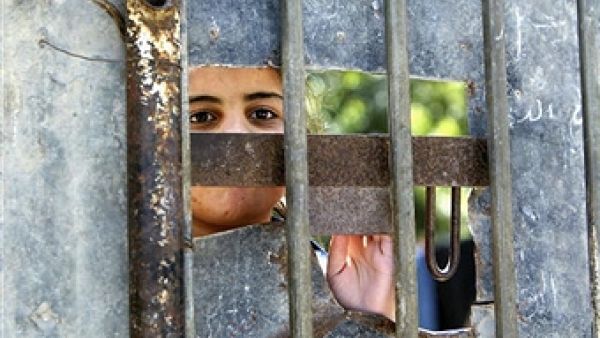 مقتل فلسطيني أشعل النار في جسده