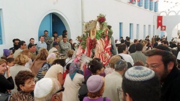 مئات اليهود يحجون إلى كنيس "الغريبة"  مئات اليهود يحجون إلى كنيس "الغريبة"