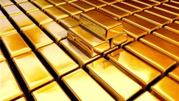 هبط الذهب أمس بما يزيد عن واحد في المائة مسجلا أدنى مستوى في نحو شهر