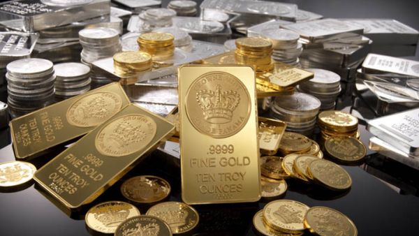 يبيع المستثمرون الذهب والفضة اللذين انخفضا 20 و30 في المائة على الترتيب منذ بداية العام