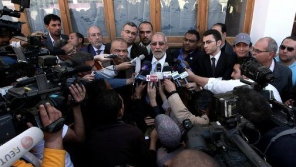  محمد بديع المرشد العام لجماعة الاخوان المسلمين يتحدث للصحفيين
