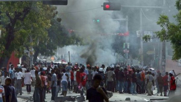 حشد من المتظاهرين للاعتراض على النتائج الاولية للانتخابات الرئاسية في بور او برانس