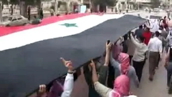 لقطة من فيديو نشر على موقع يوتيوب لتظاهرات ضد النظام السوري في مدينة حماة
