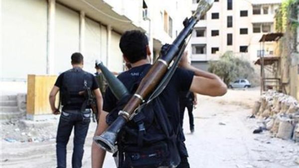 اعضاء بالجيش السوري الحر في احدى ضواحي دمشق